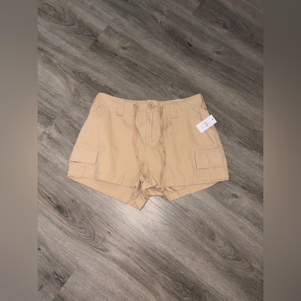 Aeropostale - Beige Cargo Shorts (NWT)